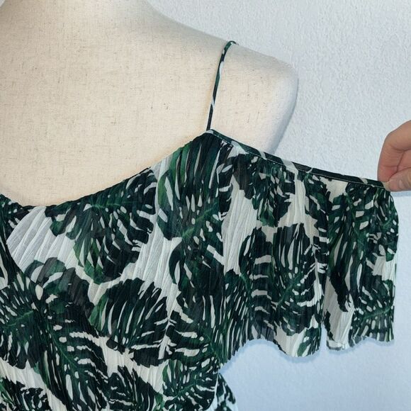 Banana Republic Cold Shoulder Pleated Flounce Top Tropical Palm Leaf Top Sz 4 - Picture 4 of 12